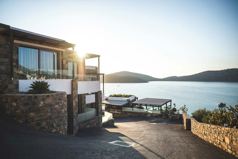 Messaggi ospiti conformi: guida completa per host Airbnb Italia