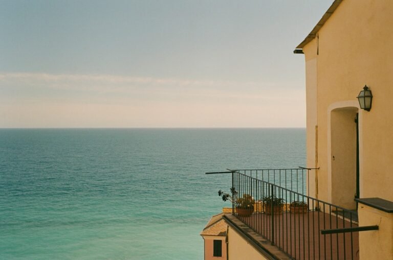 A balcony with a view of the ocean